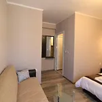 тони Konukevi