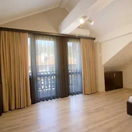 Maison d'hôtes тони