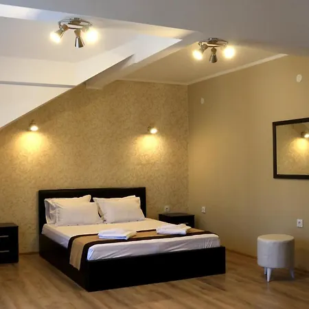 тони 3* Златоград